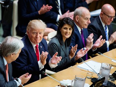 Le président Donald Trump et l'ambassadrice américaine aux Nations unies Nikki Haley à l'ONU à New York le 18 septembre 2017 - Brendan Smialowski [AFP/Archives]