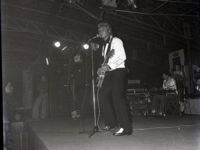 Johnny Hallyday en concert à Fécamp en juillet 1975. - AMF Fond Bergoin - Yon Imagery