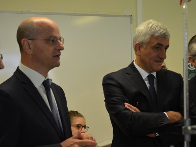 Jean-Michel Blanquer était accompagné notamment par le président de la région Normandie, Hervé Morin. - Amaury Tremblay