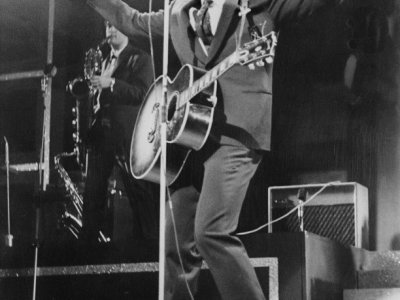 Johnny Hallyday lors d'une soirée organisée par une grande radio périphérique, le 20 Octobre 1962 - [AFP/Archives]