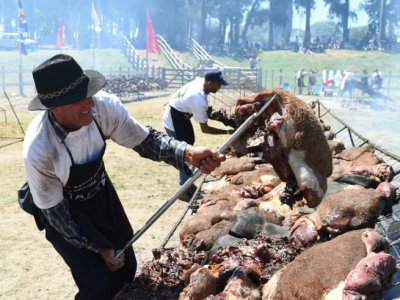 Nouveau Guinness record du plus grand barbecue du monde, le 10 décembre 2017 en Uruguay - MIGUEL ROJO [AFP]