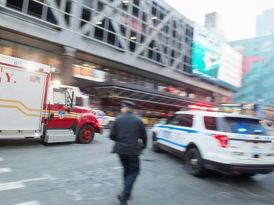 Un camion de pompier arrive sur la scène d'une explosion à New York, le 11 décembre 2017 - Bryan R. Smith [AFP]