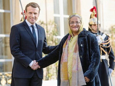 Le président français Emmanuel Macron accueille le 12 décembre 2017 à Paris la Première ministre du Bangladesh Sheikh Hasina pour un sommet sur le climat - CHRISTOPHE ARCHAMBAULT [AFP]