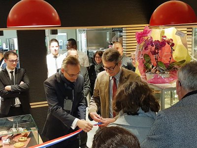 Jacques Dalmont, maire de la Ferté Macé, inaugure le restaurant Mc Donald. - Eric Mas