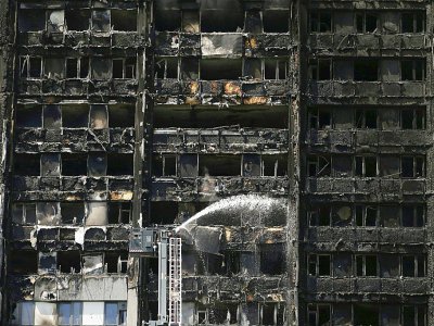 La tour Grenfell détruite par un incendie, le 14 juin 2017 à Londres - Daniel LEAL-OLIVAS [AFP/Archives]