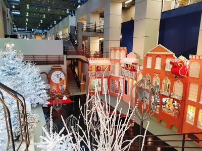 Comme tous les ans, le hall d'accueil de l'Hôtel de ville du Havre accueille l'exposition animée de Noël. - Gilles Anthoine