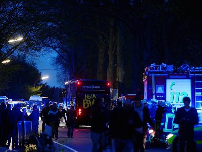Le bus du Borussia Dortmund attaqué à Dortmund, le 11 avril 2017 - Sascha Schuermann [AFP/Archives]