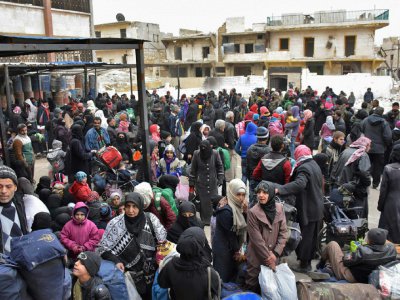 Des habitants d'Alep-est, en Syrie, fuient meurs maisons, le 30 novembre 2016 - George OURFALIAN [AFP]