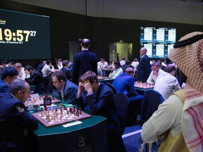 Participants au tournoi international d'échecs du roi Salmane à Ryad le 26 décembre 2017 - STRINGER [AFP]