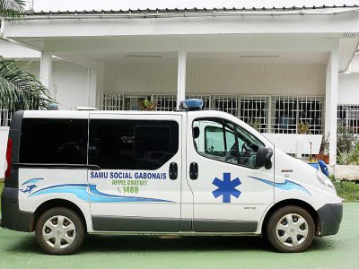 Avec 115 employés, le Samu social compte à Libreville un centre médico-psychologique, trois sites d'hébergement, une douzaine d'ambulances et dispose d'un stock de médicaments conséquent. En cinq mois, 7.000 interventions ont été menées - STEVE JORDAN [AFP]