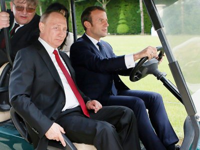 Le président français Emmanuel Macron et son homologue russe Vladimir Poutine à Versailles, en France, le 29 mai 2017 - Francois Mori [POOL/AFP/Archives]
