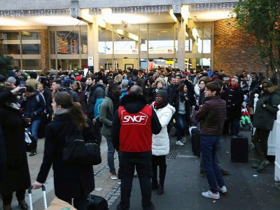 Cohue à la gare de Paris Bercy le 23 décembre 2017 - JACQUES DEMARTHON [AFP/Archives]