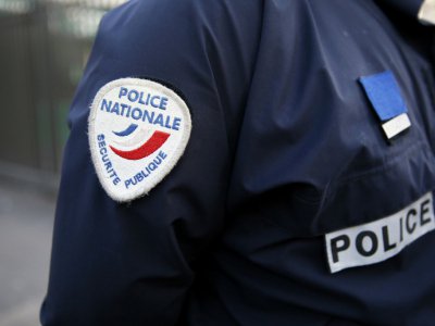 Deux policiers ont été pris à partie et l'un d'entre eux a été frappé à Aulnay-sous-Bois (Seine-Saint-Denis) alors qu'ils voulaient contrôler un scooter volé - PATRICK KOVARIK [AFP]