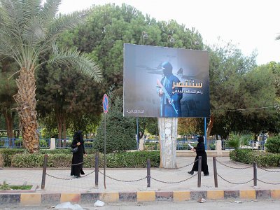 Des femmes en niqab dans la ville syrienne de Raqa en 2014, alors occupée par le groupe Etat islamique - - [Raqa Media Center/AFP/Archives]