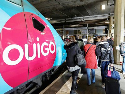 Un TGV Ouigo gare Montparnasse, à Paris, le 10 décembre 2017 - JACQUES DEMARTHON [AFP]