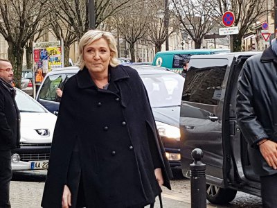 Marine Le Pen à Alençon, puis à Essay (Orne). - Eric Mas