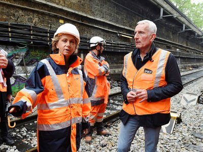 Guillaume Pepy, président de la SNCF, ici avec la présidente de la région Ile-de-France Valérie Pécresse le 4 juin 2016 à Paris, visitant les voies du RER C inondées par la Seine - DOMINIQUE FAGET [AFP/Archives]