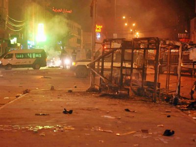 Une rue d'Ettadhamen, dans la banlieue de Tunis, après des heurts nocturnes le 8 janvier 2018 - SOFIENE HAMDAOUI [AFP]