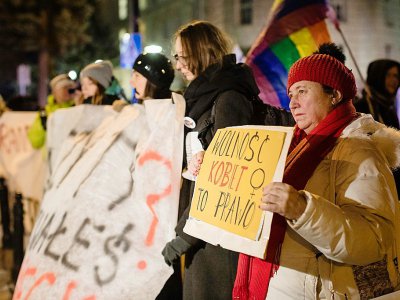 Des femmes manifestent devant le Parlement polonais pour réclamer le droit à l'avortement, le 10 janvier 2018 à Varsovie - Wojtek RADWANSKI [AFP]