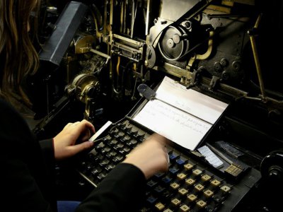 Les textes du "Démocrate de l'Aisne" tapés à la machine linotype, comme depuis 1906, le 2 janvier 2018 à Vervins - FRANCOIS NASCIMBENI [AFP]