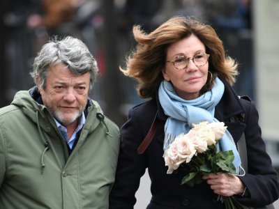 L'ancien ministre Jean-Louis Borloo et la journaliste Béatrice Schönberg, assistent aux funérailles de France Gall, à Paris, le 12 janvier 2018 - Eric FEFERBERG [AFP]