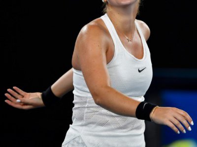 La Suissesse Belinda Bencic laisse exploser sa joie après sa victoire contre Venus Williams à Melbourne le 15 janvier 2018 - GREG WOOD [AFP]