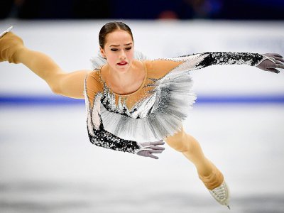 La Russe Alina Zagitova étincelante lors du programme court à l'Euro de patinage à Moscou, le 18 janvier 2018 - Mladen ANTONOV [AFP]