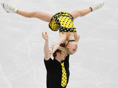 Les Russes Evgenia Tarasova et Vladimir Morozov impressionnants à l'Euro de patinage artistique à Moscou, le 18 janvier 2018 - Yuri KADOBNOV [AFP]