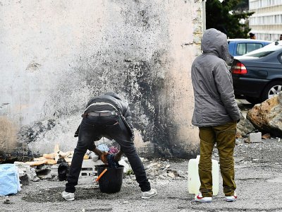 Des migrants à la cité des Kalliste, dans le nord de Marseille - BORIS HORVAT [AFP]