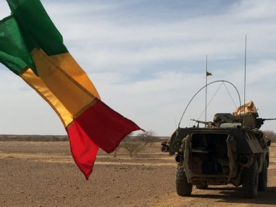 Un véhicule de l'opération barkhane circule dans le centre du Mali, à la frontière avec le Burkina Faso et le Niger, le 2 novembre 2017 - Daphné BENOIT [AFP/Archives]