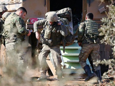Des soldats turcs déployés au Mont Bersaya, au nord de la ville syrienne d'Azaz, lors de l'opération "Rameau d'olivier" contre les unités kurdes YPG, le 29 janvier 2018 - Nazeer al-Khatib [AFP]