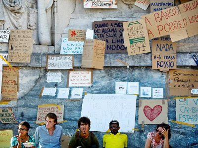 Des jeunes espagnols et portugais protestent contre la crise économique et le chômage à Lisbonne le 23 mai 2011 - PATRICIA DE MELO MOREIRA [AFP/Archives]