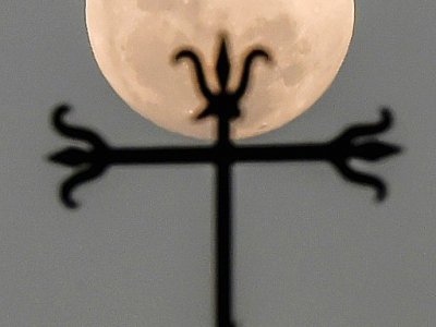 La pleine lune à Cali en Colombie, le 30 janvier 2018 - Luis ROBAYO [AFP]