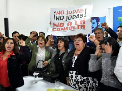 Des partisans de Rafael Correa appellent à voter "Non" au référendum équatorien, à Quito, le 3 janvier 2018 - Rodrigo BUENDIA [AFP/Archives]