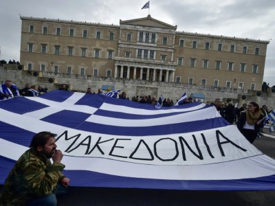 Des manifestants défilent à Athènes contre un compromis sur le nom de la Macédoine, envisagé par le gouvernement, le 4 février 2018 - Louisa GOULIAMAKI [AFP]