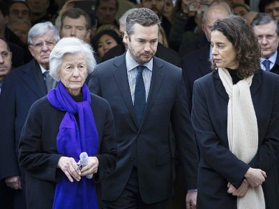 La veuve de Claude Erignac, Dominique Erignac, et ses enfants, lors de l'inauguration d'une place au nom de son mari, le 6 février 2018 - Kamil ZIHNIOGLU [POOL/AFP]