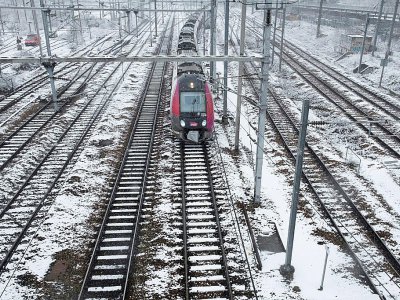 Des voies recouvertes de neige, le 6 février 2018 à la gare de l'Est à Paris - JOEL SAGET [AFP]