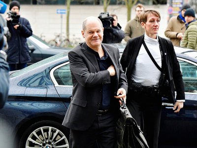 Le maire de Hambourg et numéro deux du SPD, Olaf Scholz, arrive au siège de son parti à Hambourg pour les négociations de gouvernement de coalition le 3 février 2018 - Tobias SCHWARZ [AFP/Archives]