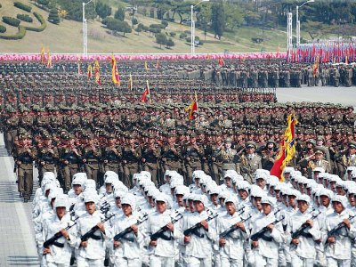 Photo fournie le 15 avril 2017 par l'agence nord-coréenne Kcna montrant un défilé militaire à Pyongyang - STR [KCNA VIA KNS/AFP/Archives]