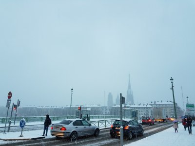 Tout le centre-ville de Rouen s'est réveillé sous la neige. - Aurélien Delavaud