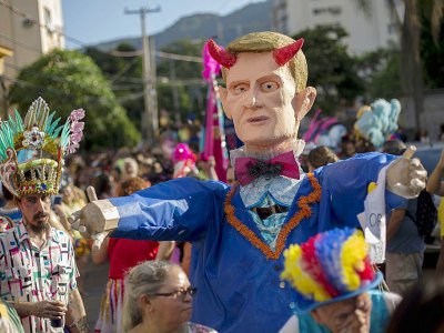 Un géant de polystyrène à l'effigie de Marcelo Crivella, le maire de Rio - MAURO PIMENTEL [AFP]