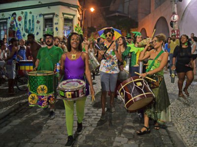Défilé le 7 février 2018 dans les rues de Rio pendant le carnaval avec des femmes arborant le message "non c'est non" pour dénoncer le harcèlement sexuel - CARL DE SOUZA [AFP]