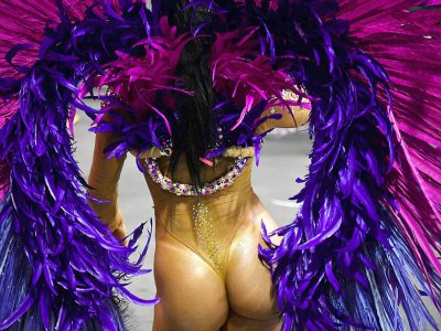 Une danseuse de samba au sambodrome, lors du carnaval de Rio, le 10 février 2018 - Nelson ALMEIDA [AFP]