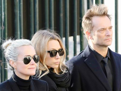 Laeticia Hallyday,  Laura Smet (C) et David Hallyday  lors des funérailles de Johnny à Paris, le 9 décembre 2017 - ludovic MARIN [AFP/Archives]