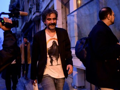 Le journaliste germano-turc Deniz Yücel quitte son domicile après sa libération qui pourrait améliorer les relations entre Berlin et Ankara. Le 16 février 2018. - YASIN AKGUL [AFP]