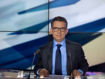 Le présentateur de LCP Frédéric Haziza, lors de la diffusion d'une émission le 14 mai 2013, à Paris - MARTIN BUREAU [AFP]