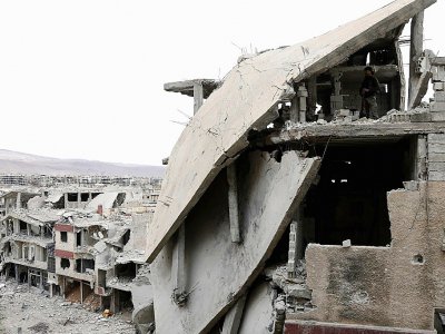 Des bâtiments détruits dans une localité de l'enclave rebelle de la Ghouta orientale à l'est de Damas, lourdement bombardée par le régime syrien, le 15 février 2018 - ABDULMONAM EASSA [AFP/Archives]