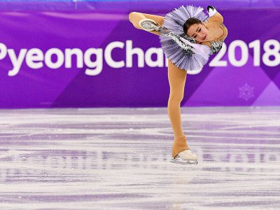 La jeune Russe Alina Zagitova, 15 ans, lors de son programme court aux JO de Pyeongchang, le 21 février 2018 - Mladen ANTONOV [AFP]