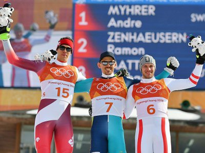 (g à d) Le Suisse Ramon Zenhaeusern, en argent, le Suédois Ande Myhrer, en or, et l'Autrichien Michael Matt, en bronze, au slalom, Yongpyong, le 22 février 2018 - Fabrice COFFRINI [AFP]