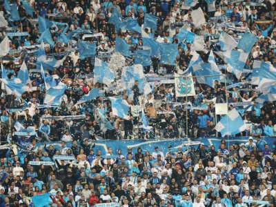 Supporters de Marseille durant un match de L1 face au PSG, au Vélodrome, le 22 octobre 2017 - Valery HACHE [AFP/Archives]